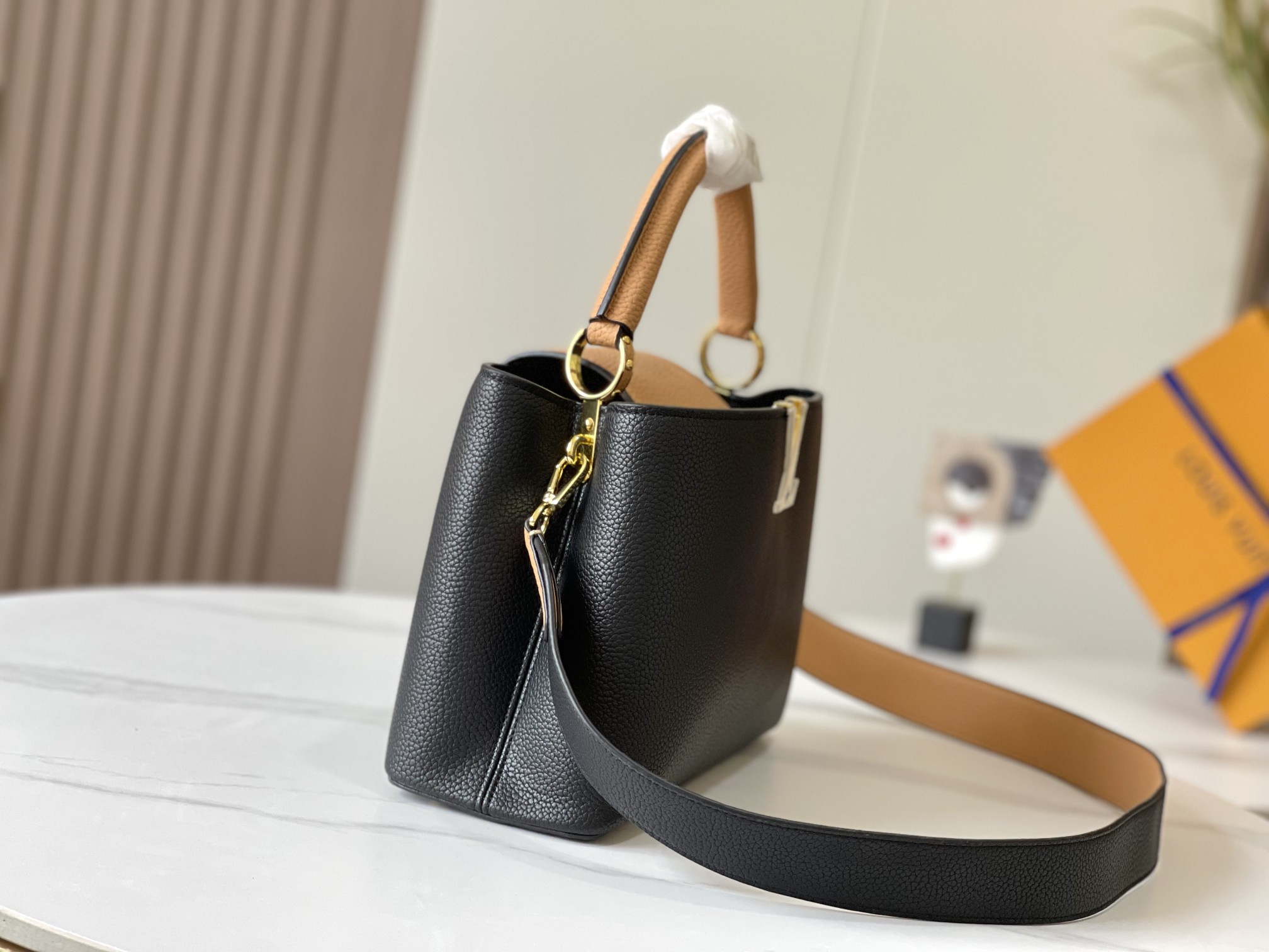 Louis Vuitton Capucines Mm Black 27Cm M59466