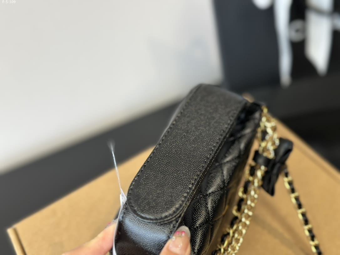 Chanel Pouch Grained Shiny Calfskin Black 17Cm/6.7in Ap3943 B16288 94305