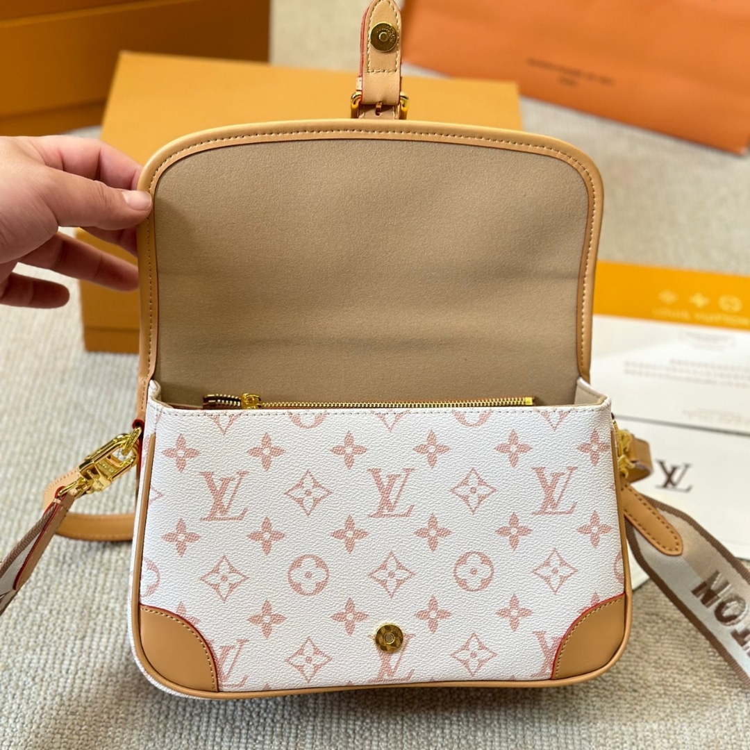 Louis Vuitton Diane Monogram Cream Beige 25Cm