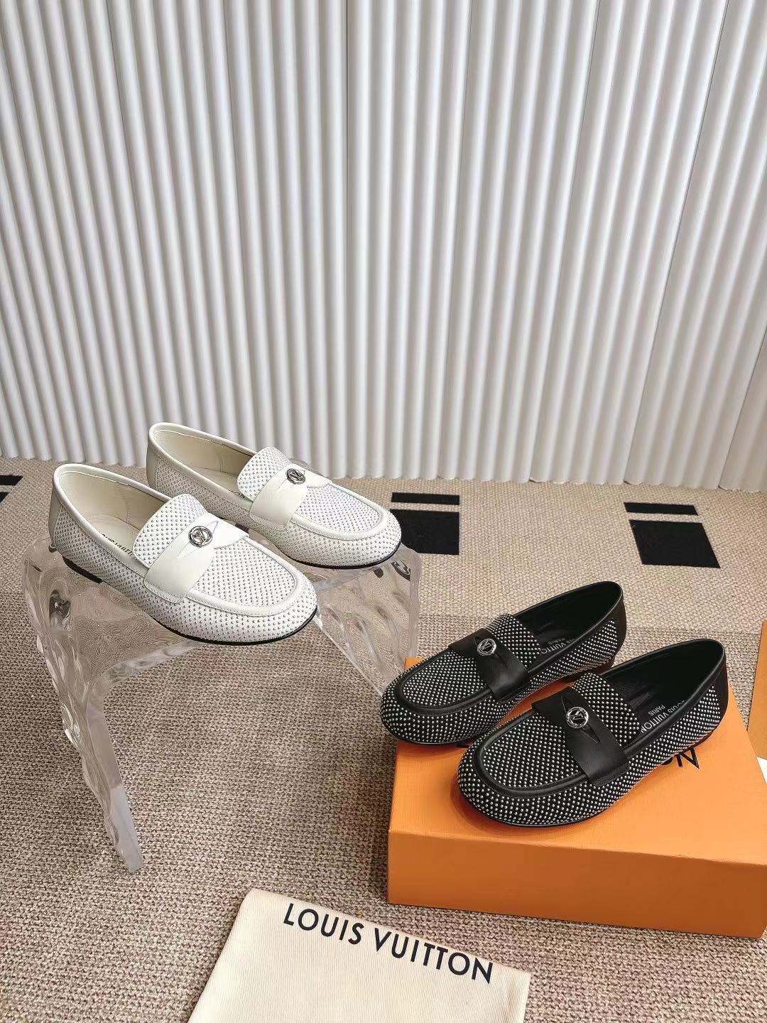 Louis Vuitton Soho Flat Loafer White1AGXDC