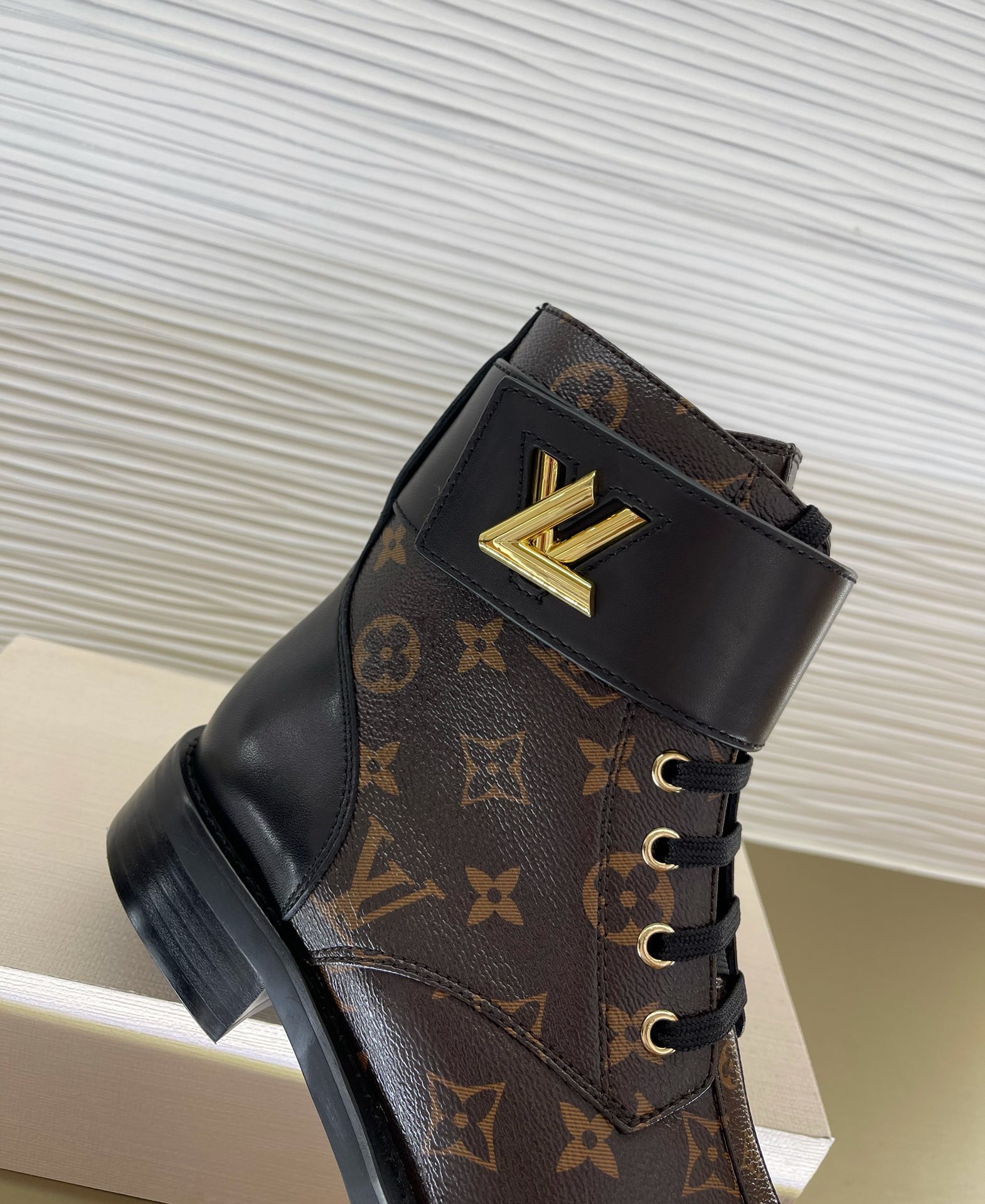 Louis Vuitton Wonderland Flat Ranger 1A2Q3Q Brown