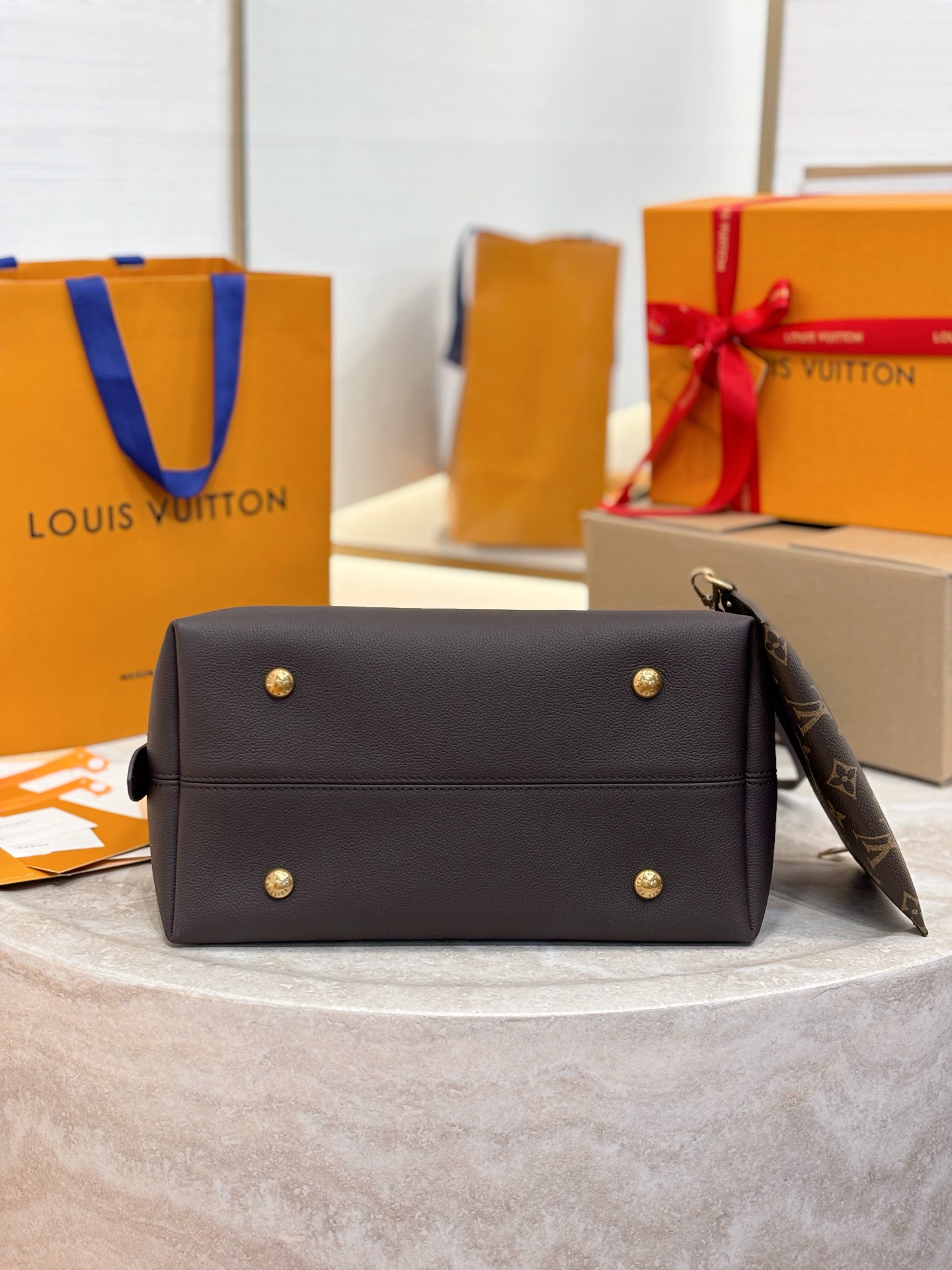 Louis Vuitton Low Key Hobo MM 35cm/ 13.8in