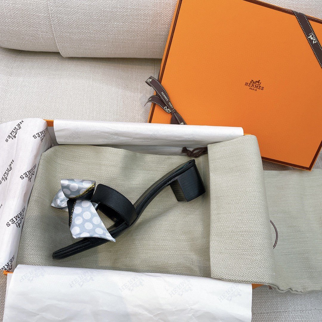 HERMES SANDAL BLACK OASIS
