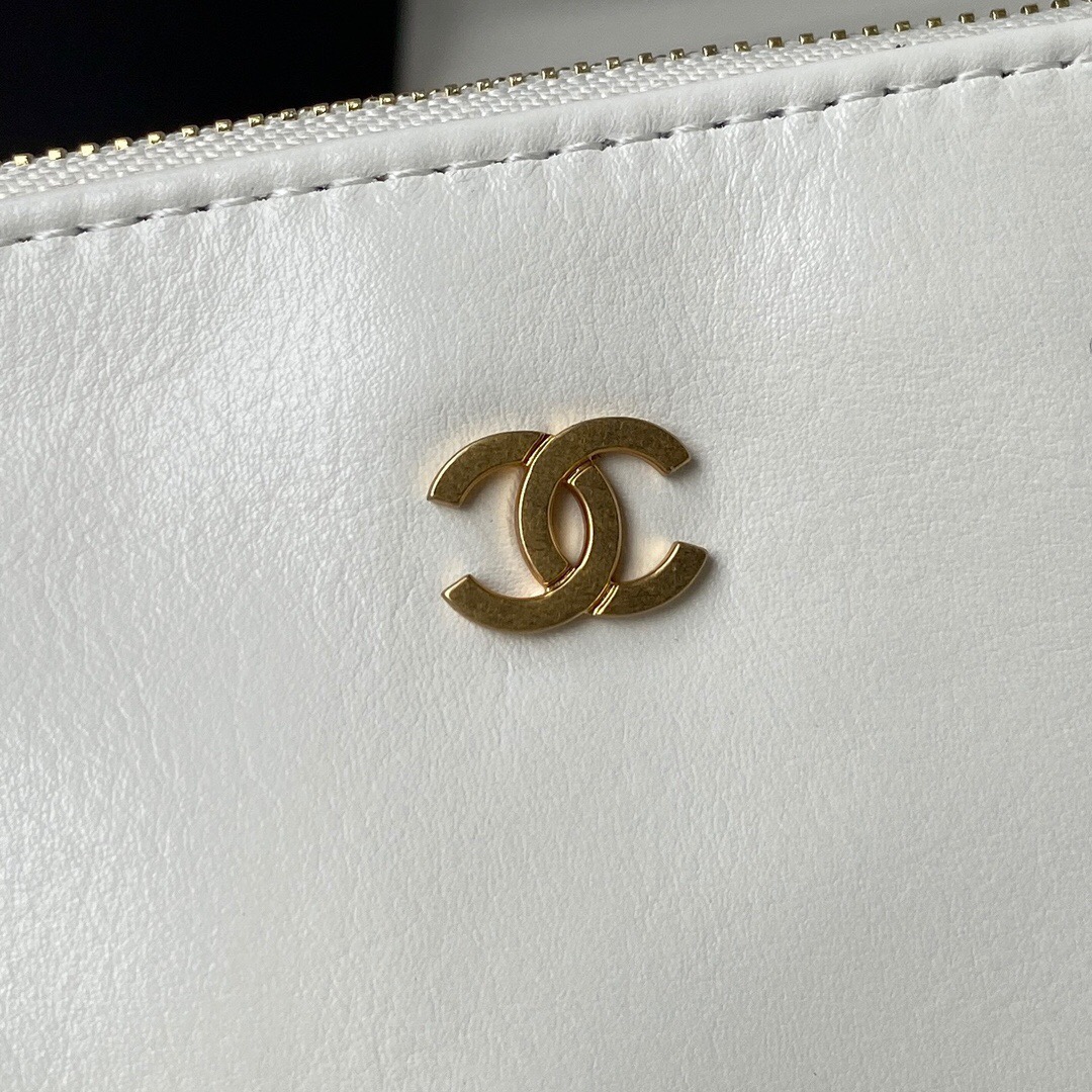 Chanel 22 Handbag White 42Cm As3261
