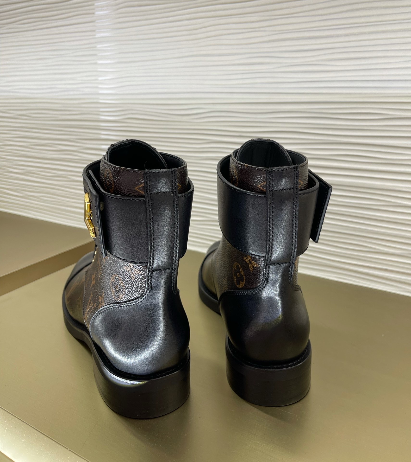 Louis Vuitton Wonderland Flat Ranger 1A2Q3Q Brown