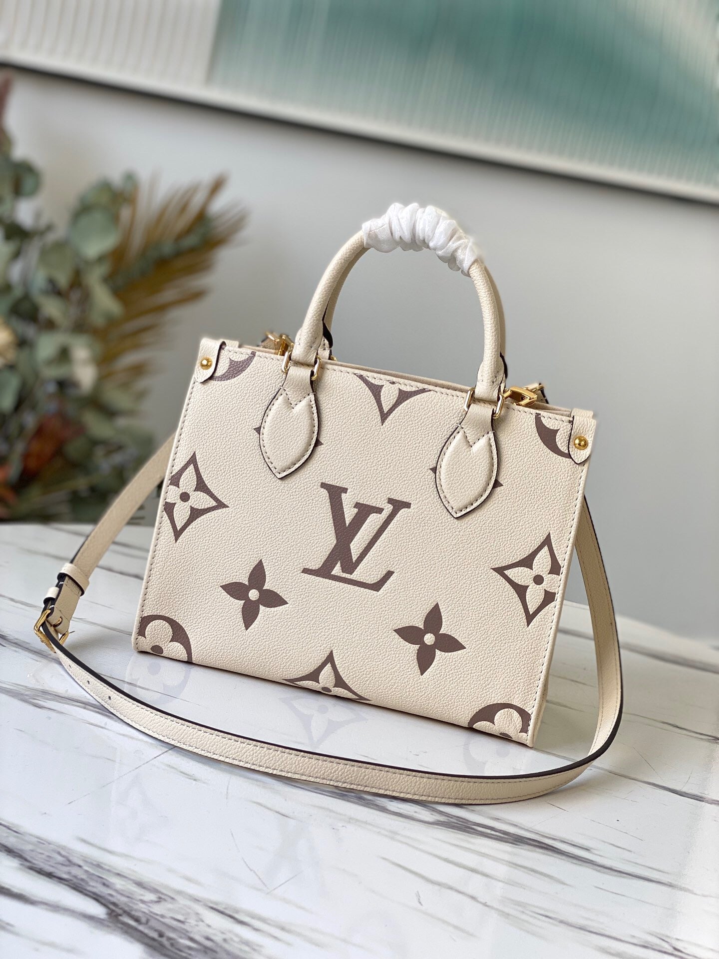 Louis Vuitton Empreinte Onthego Pm White 25Cm M45654