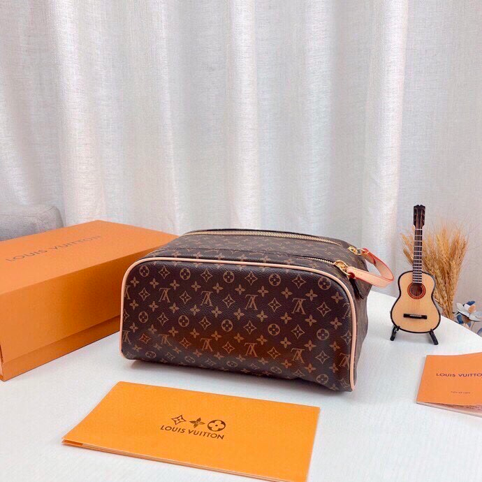 Louis Vuitton Dopp Kit Toilet Pouch Monogram Canvas 27Cm M44494