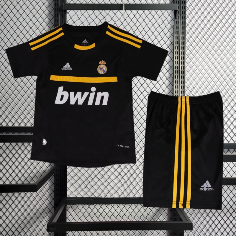 Retro Kids 2011-12 Kids Real Madrid Goalkeeper I. Casillas #1 Football jersey retro