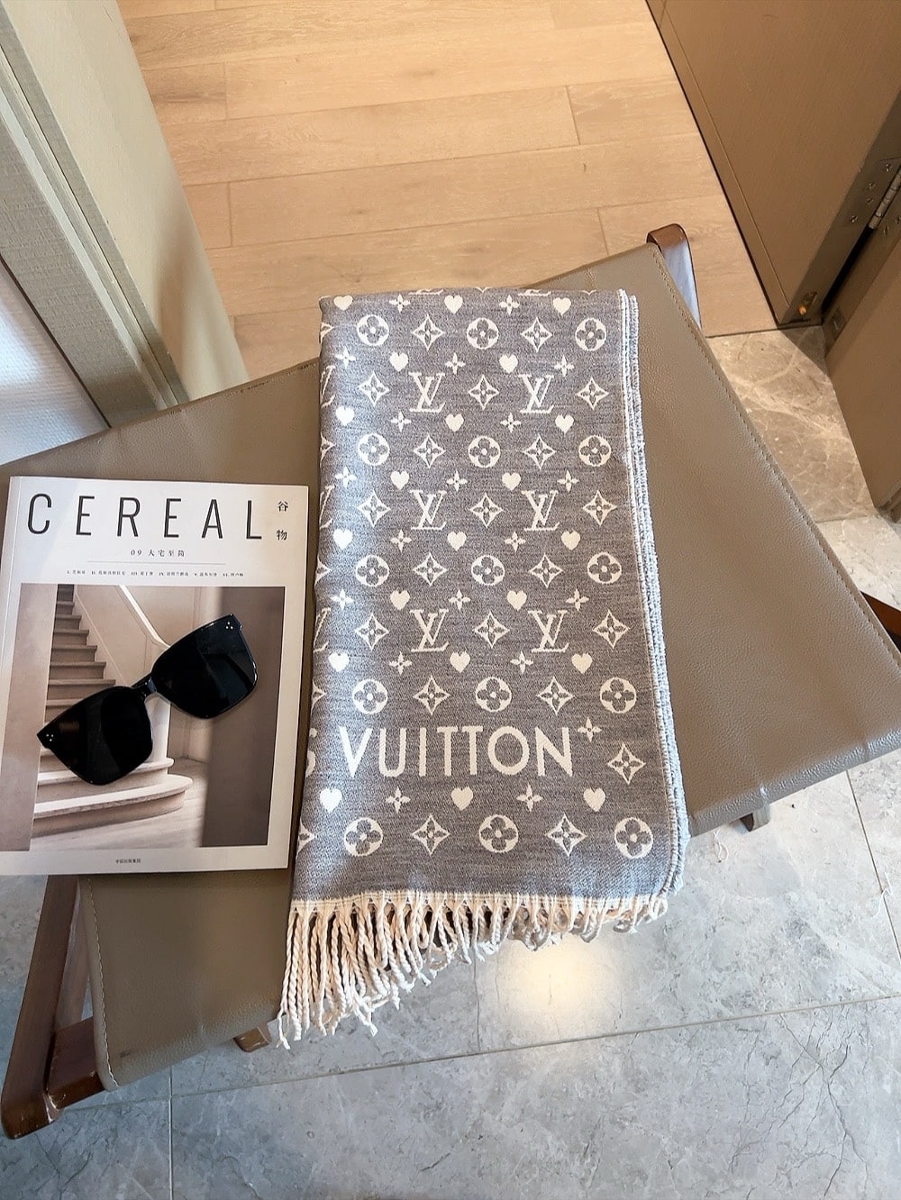 Louis Vuitton Echarpe Game On Scarf Grey M77641