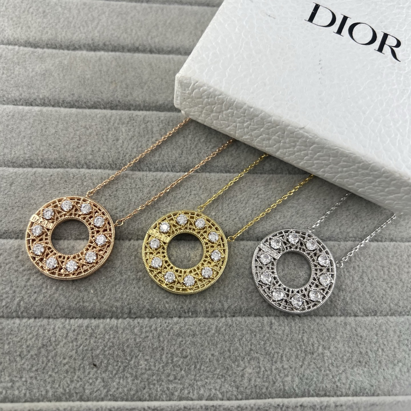 Large Pendant Necklace Featuring a Central Diamond and Twisted-Cord Diamond-Grid Pattern