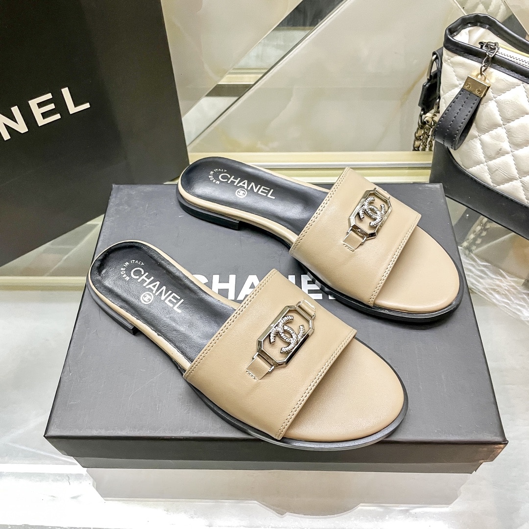 Chanel Slippers With Cc Silver Hardware Beige