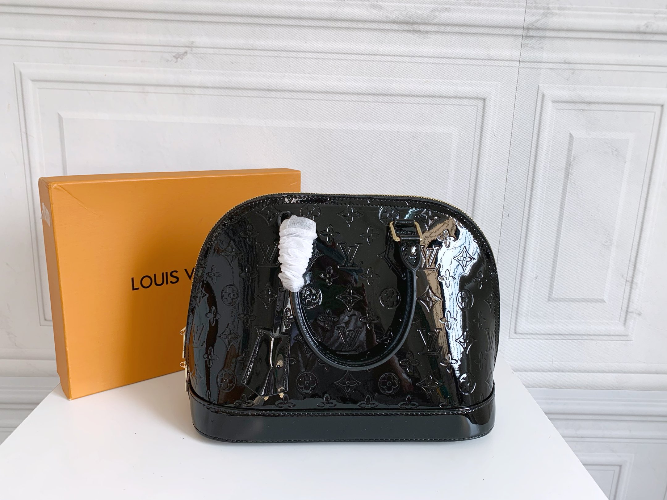 Louis Vuitton Alma Bb Monogram Vernis Leather Black 25Cm