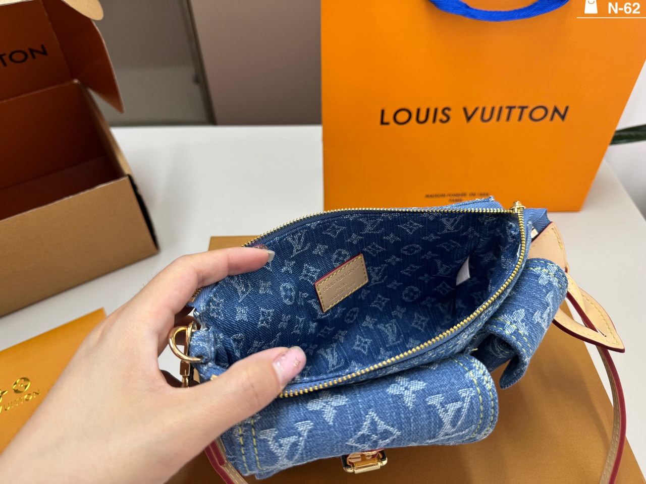 Louis Vuitton Accessoire Cargo Pochette Bag 23.5cm M27602