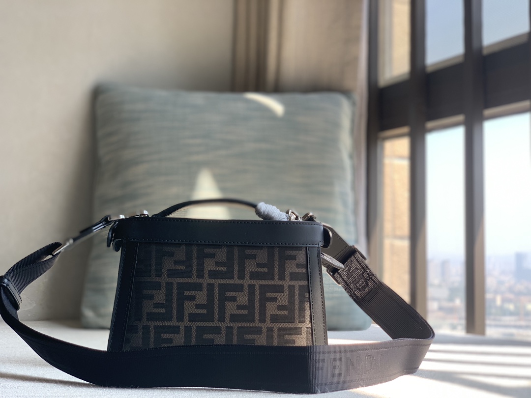 Peekaboo ISeeU XCross Handbag