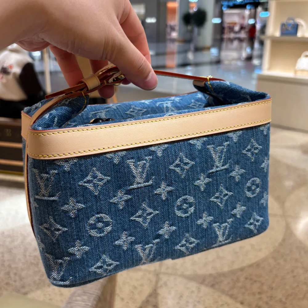 Louis Vuitton Cruiser Toiletry Bag 22cm M27945