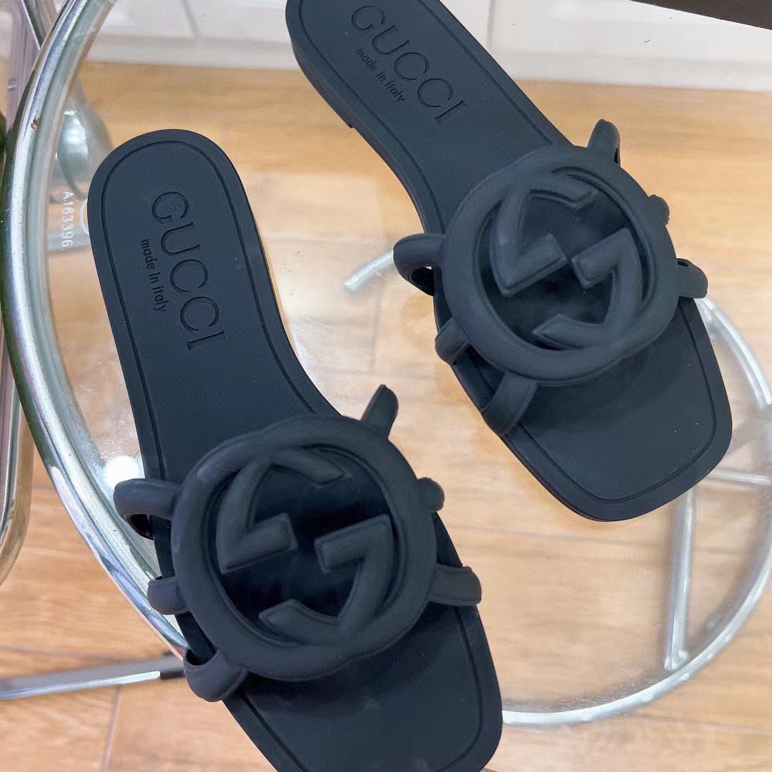 Gucci Women’S Interlocking G Slide Sandal Black ?780307 J8700 1000