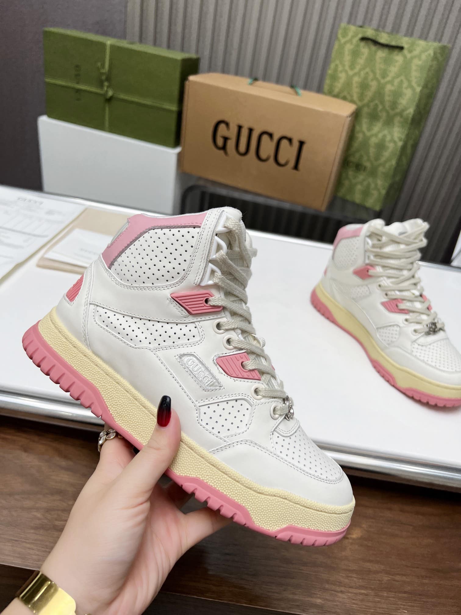 Gucci Women’S High Top Distressed Effect Sneaker Pink