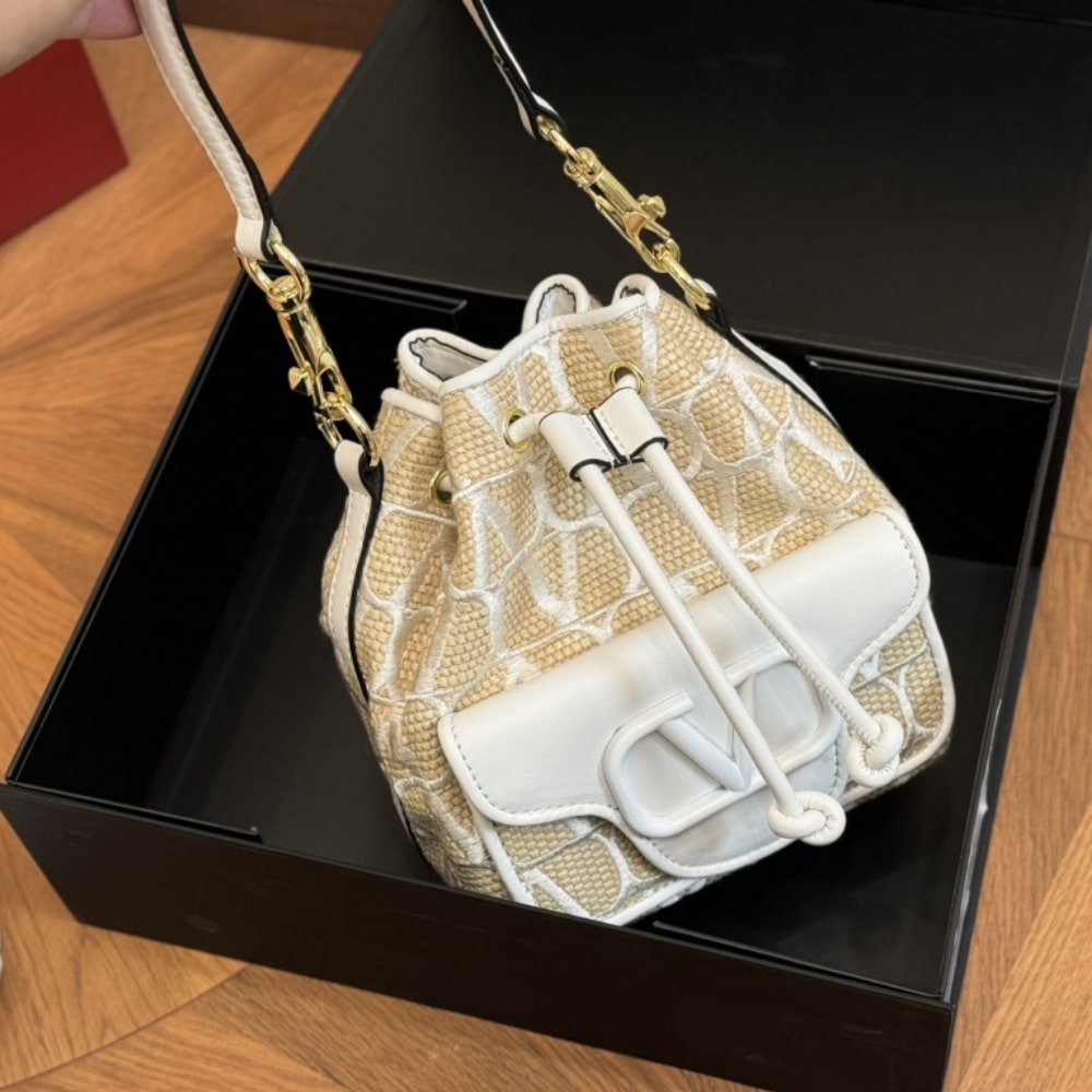 Valentino Garavani Loco Iconographer Toi Beige 20cm