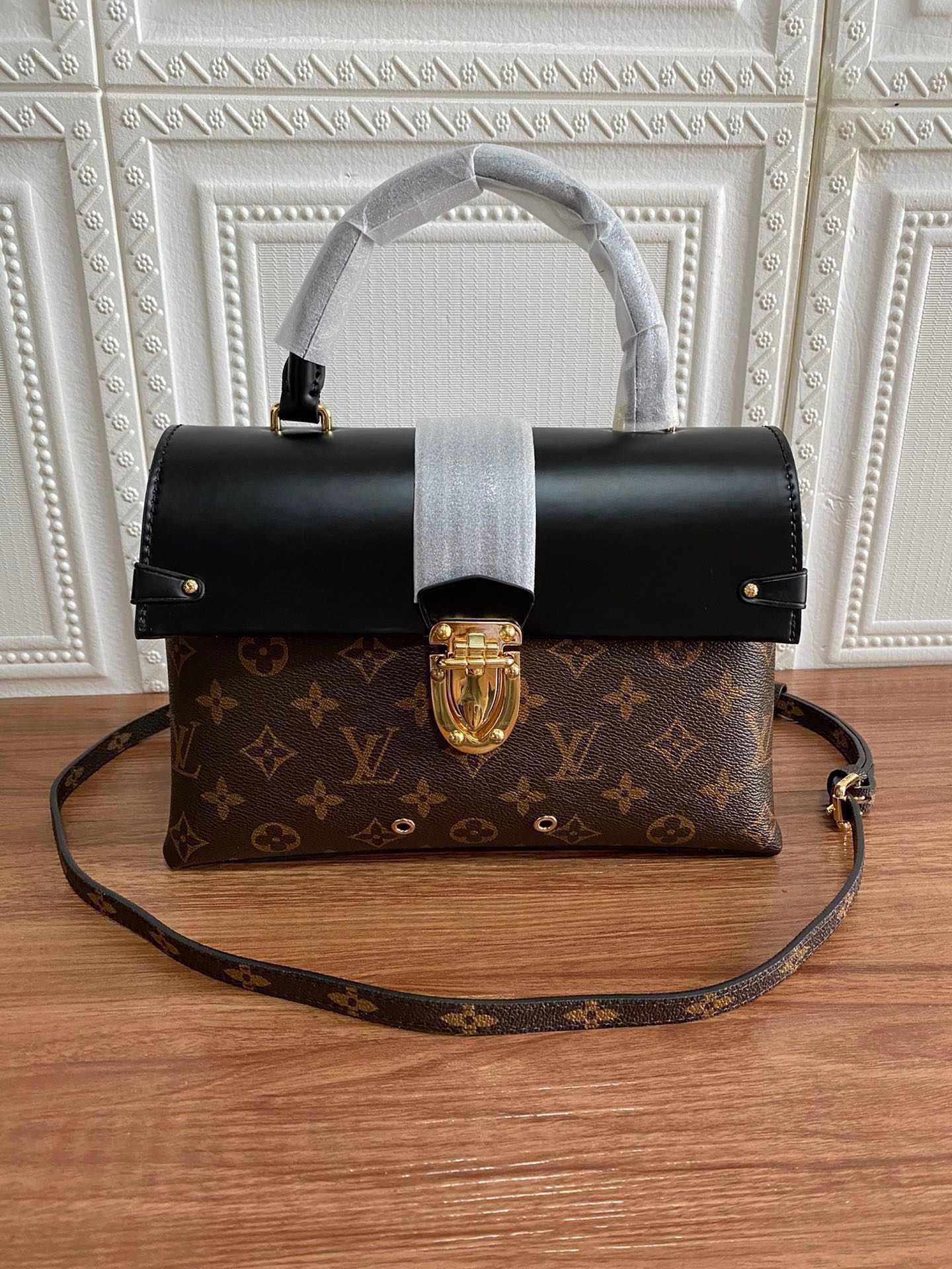Louis Vuitton One Handle Monogram Flap Mm 25Cm