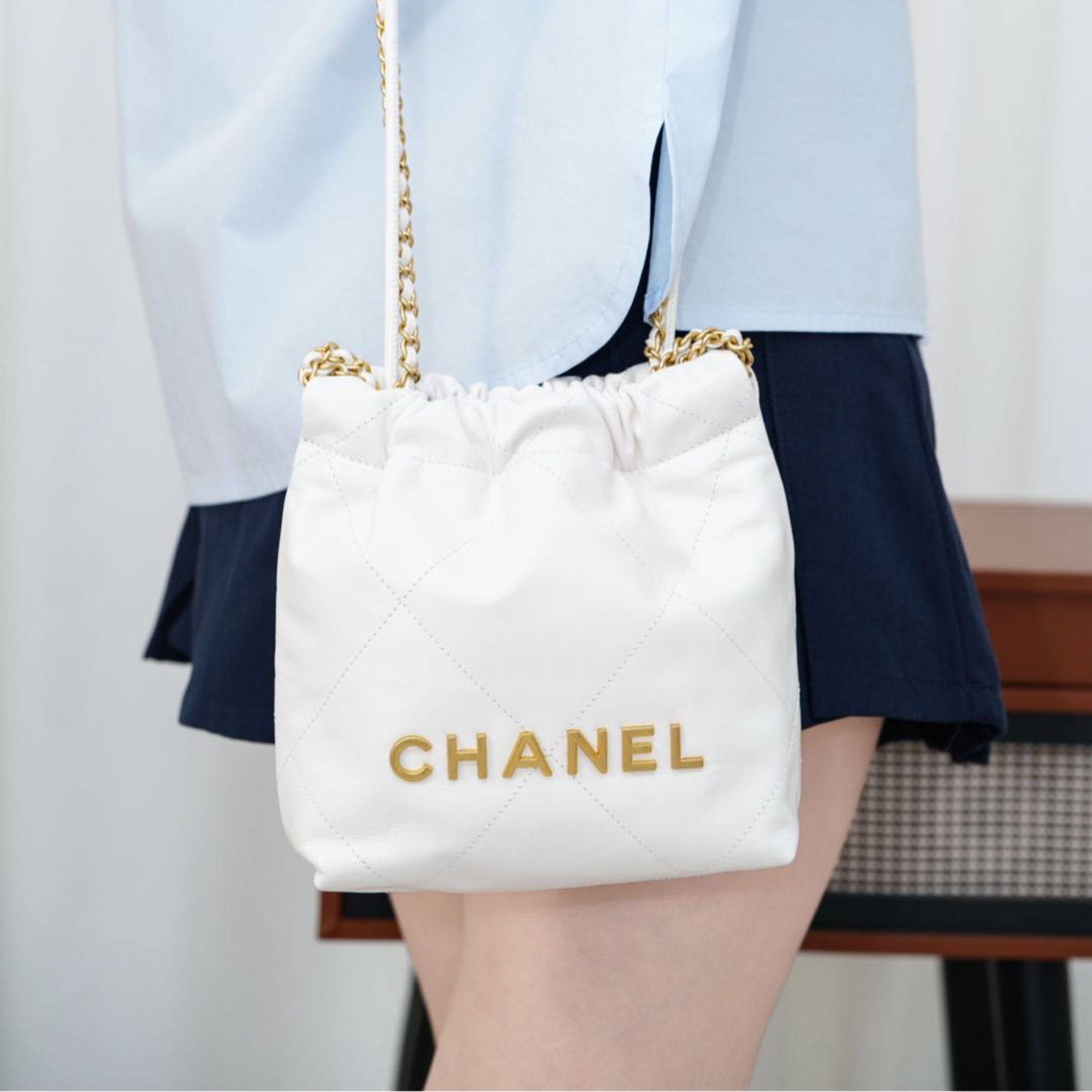Chanel Pearl Chain White Mini Vintage Gold Bag 20cm/7.9in