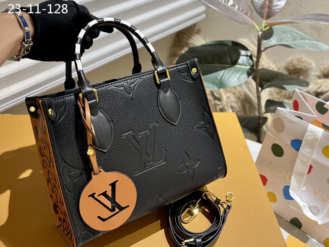 Louis Vuitton Wild At Heart OnTheGo MM M58522 Black 35Cm