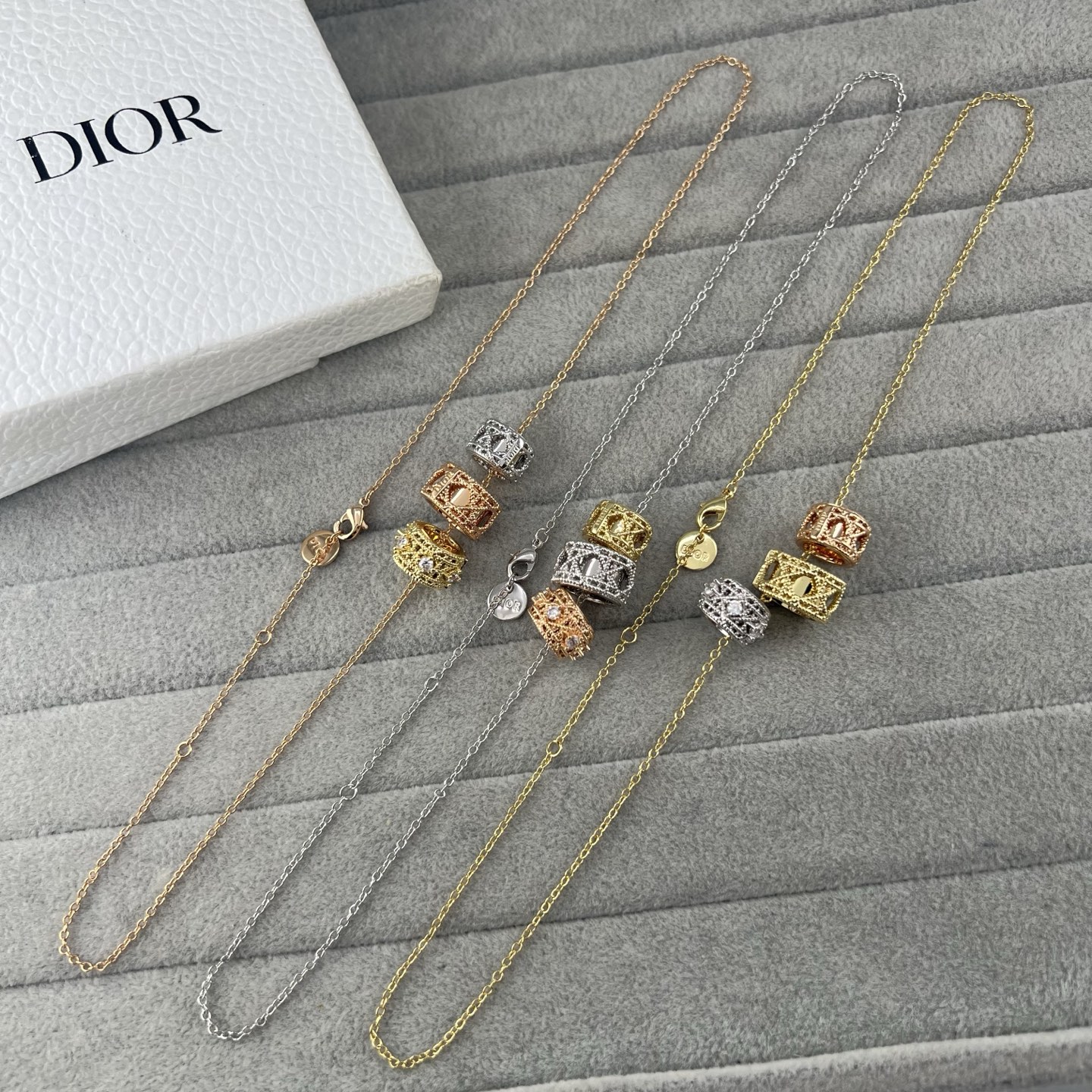 Intertwined Twisted-Cord Mesh Three-Pendant Necklace