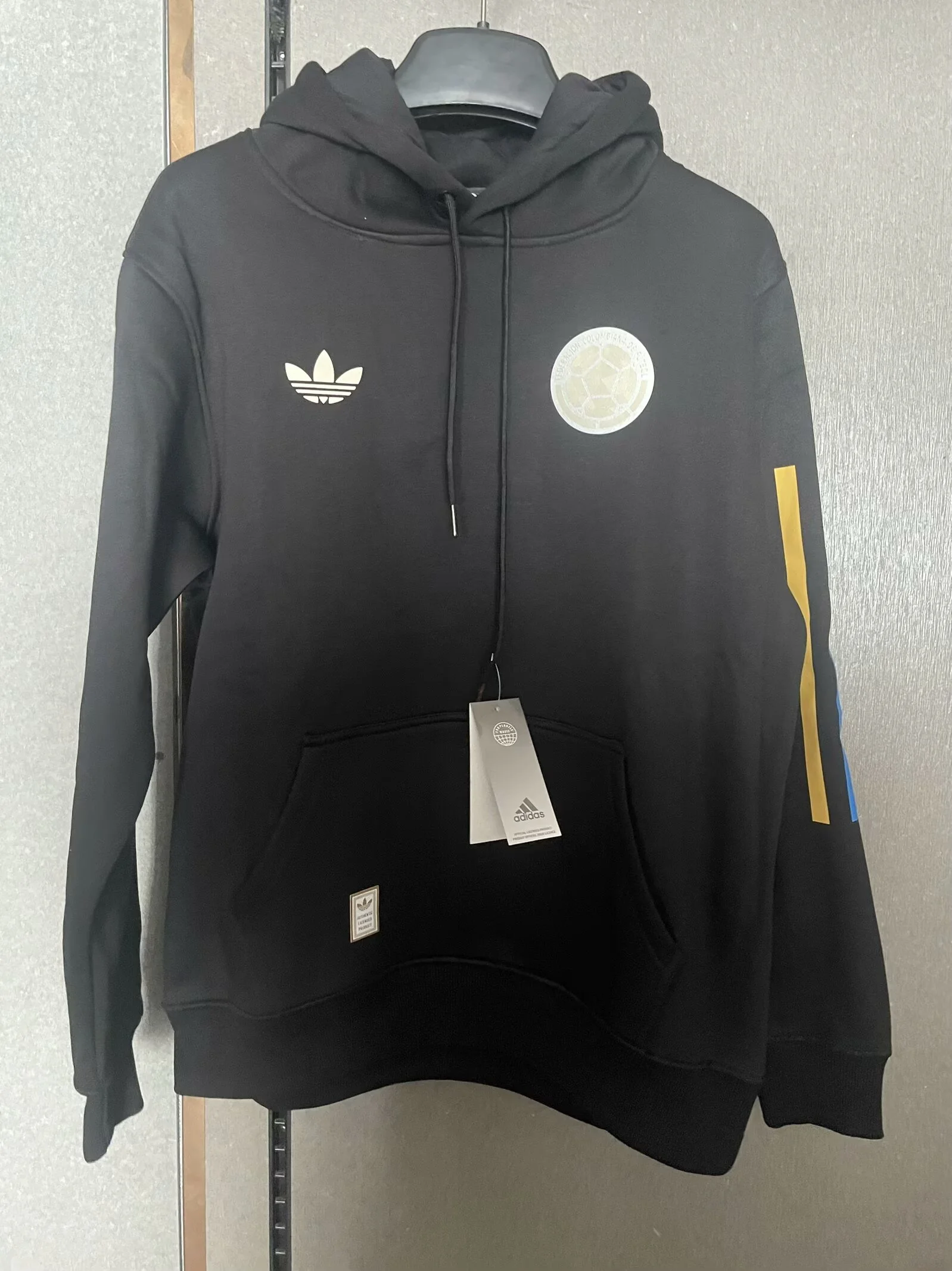 2024/25 Colombia Black casual sweater.