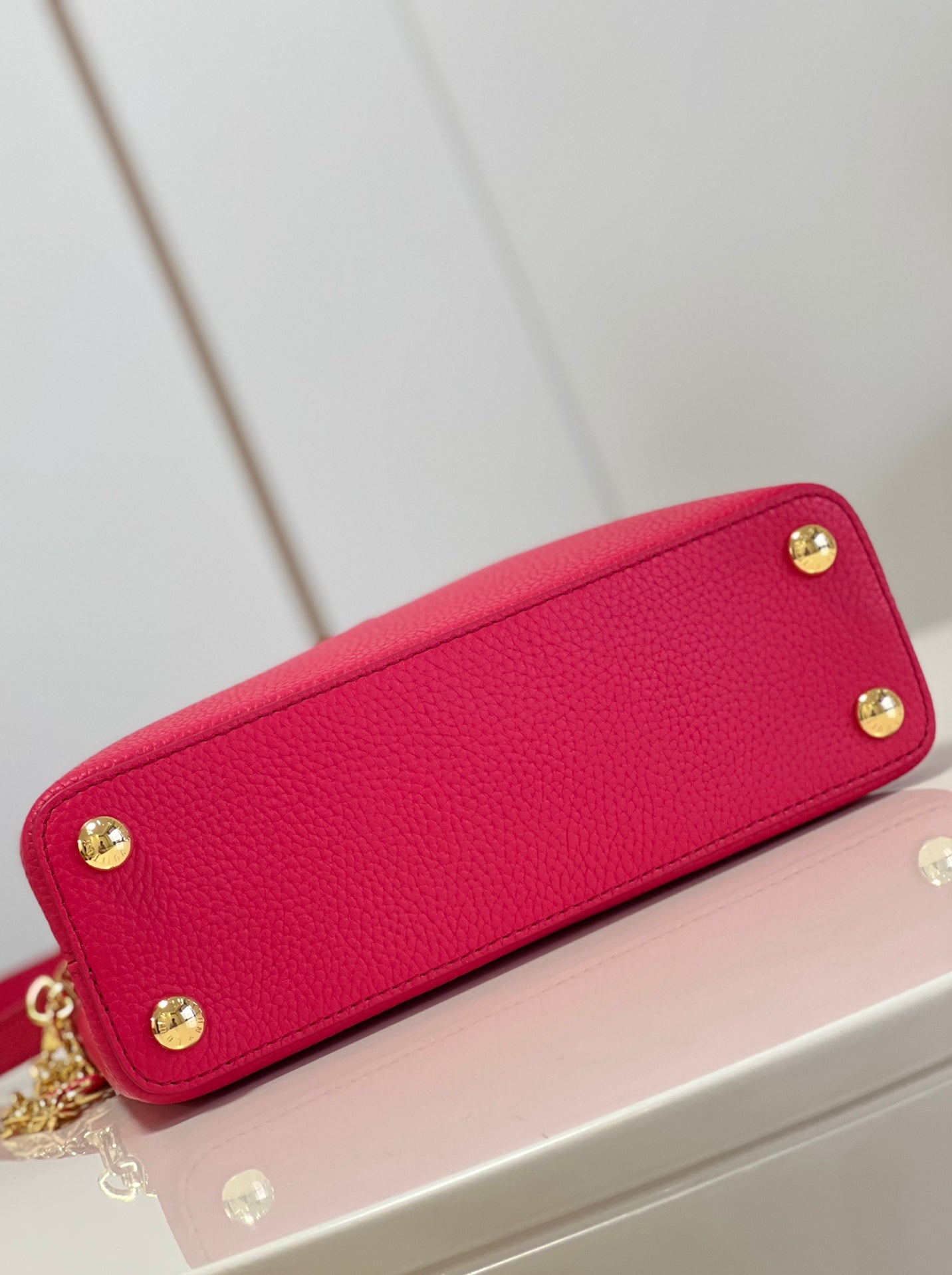 Louis Vuitton Capucines Mm Scarlet Red 27Cm