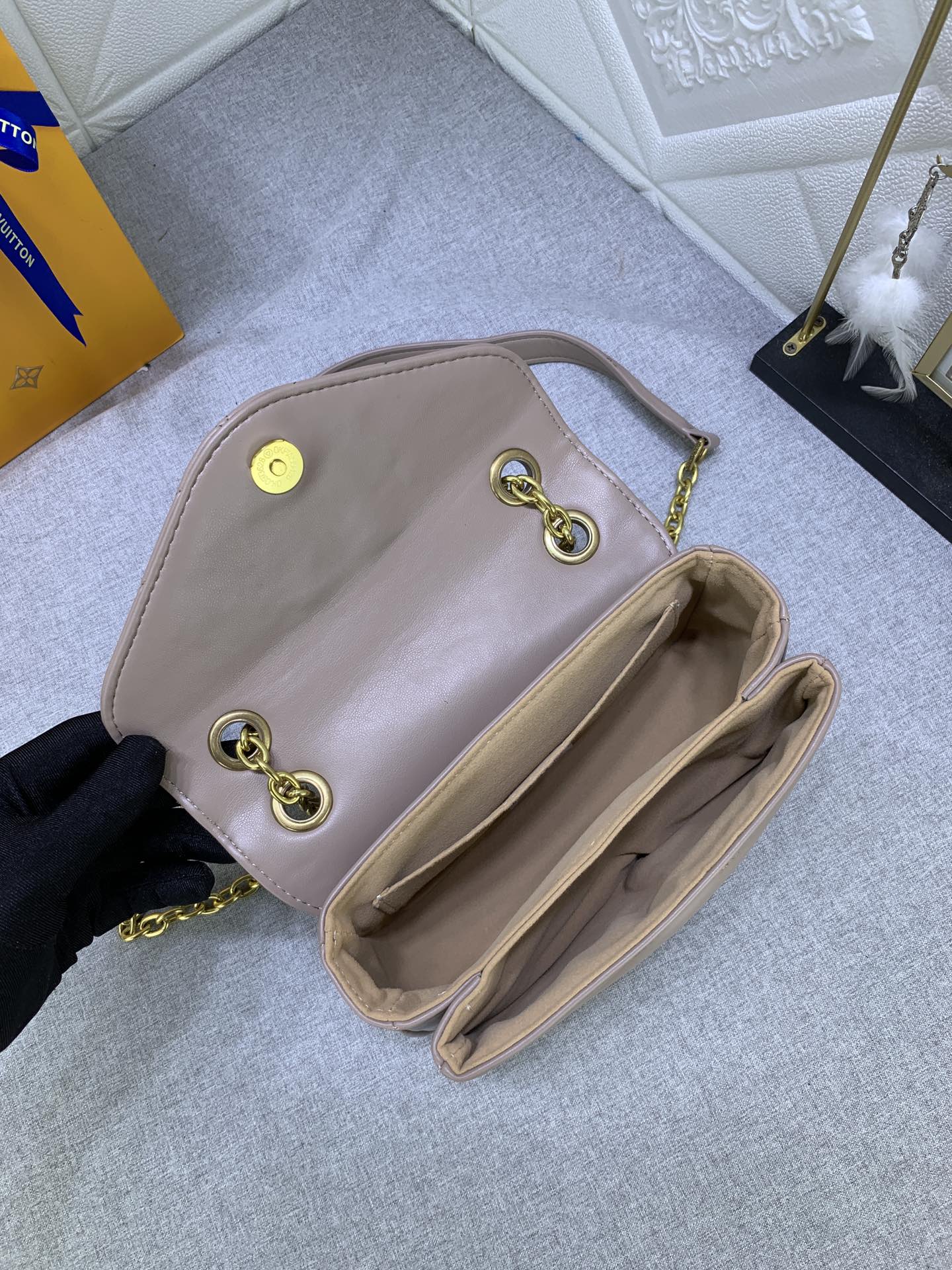 Louis Vuitton New Wave Chain Bag Taupe Fonc  Brown 21Cm