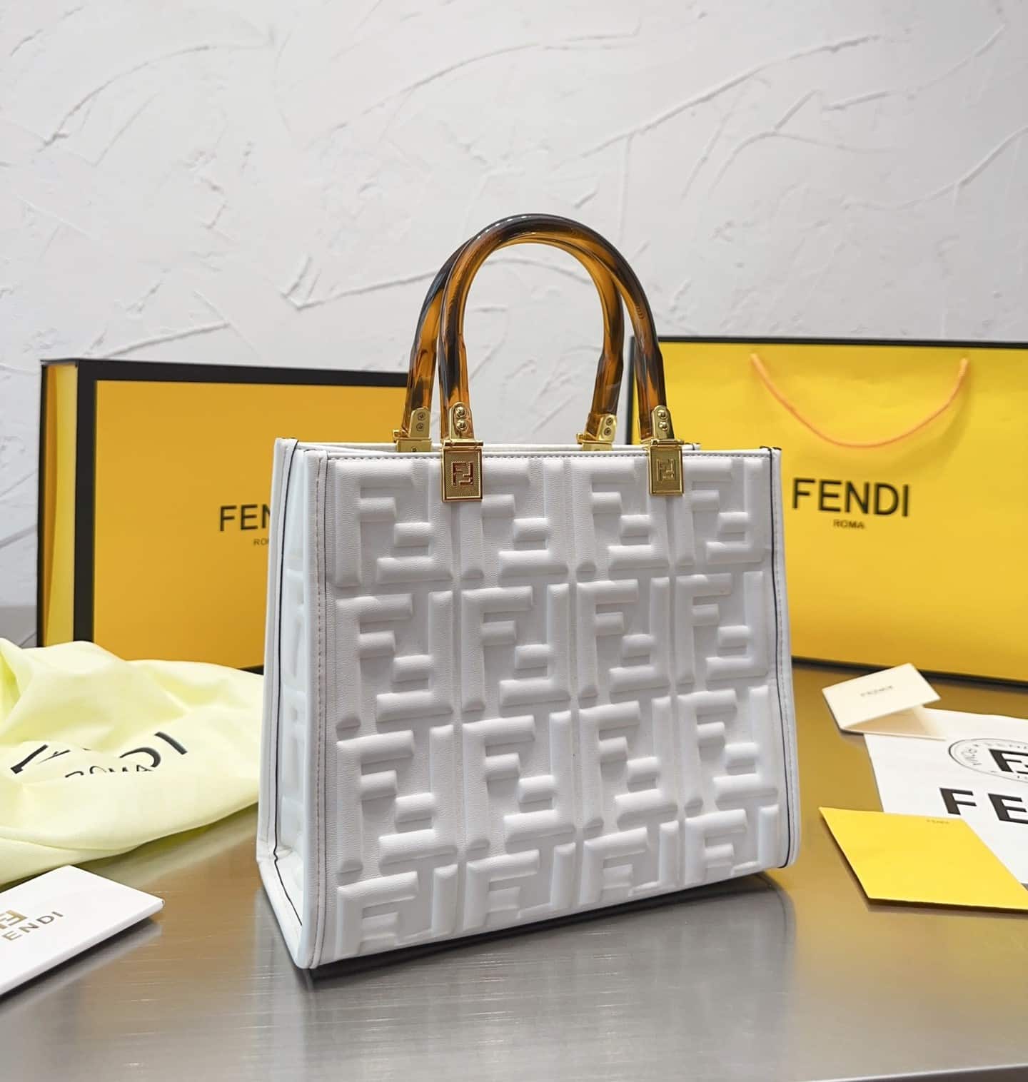 Fendi Sunshine Small White Leather Shopper 25Cm 8Bh394Amcvf0Qvl