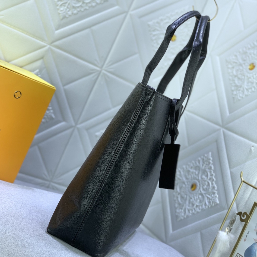 Louis Vuitton Pilot Tote Cowhide Leather Black 40Cm M24771