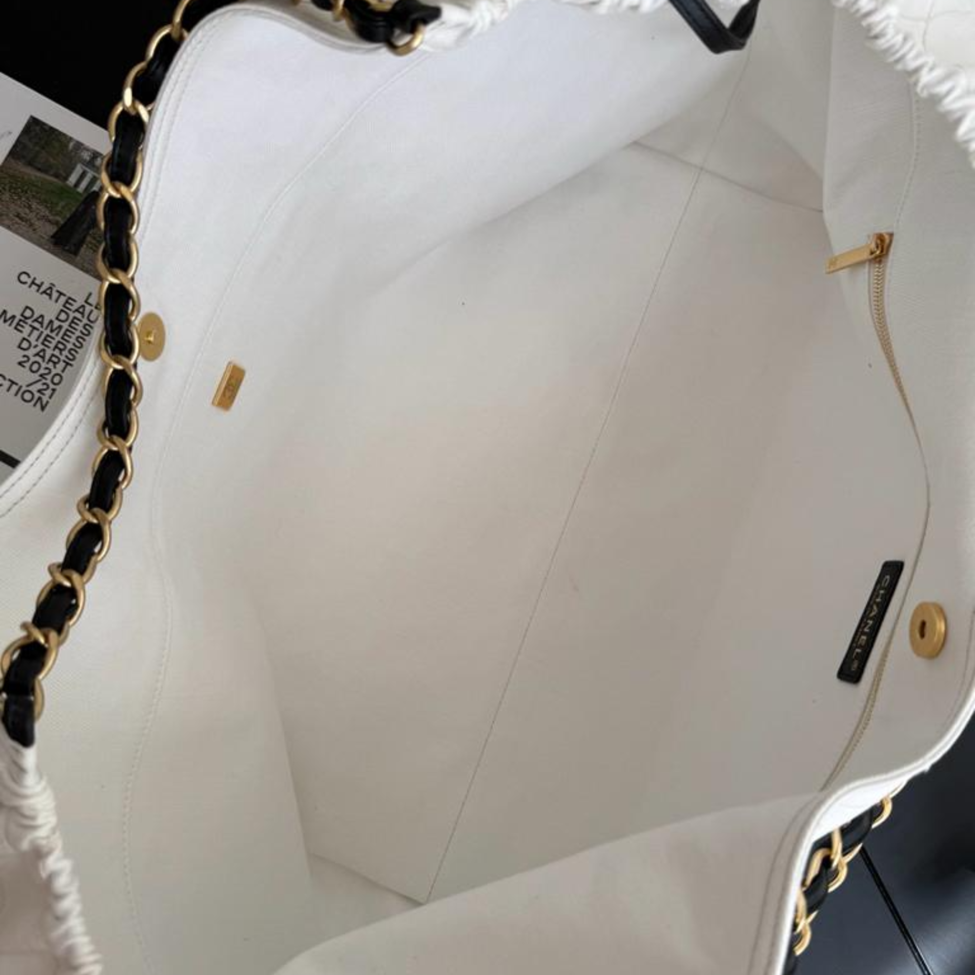Chanel Coco Beach White And Black 43cm/16.9in