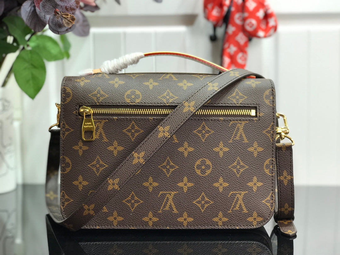 Louis Vuitton Monogram Canvas Pochette M Tis 25Cm M44875