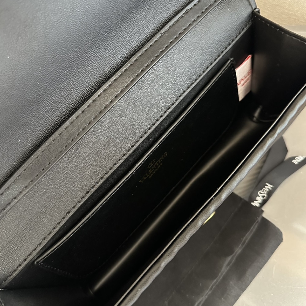 Valentino Garavani Locò Shoulder Bag In Black 27Cm 5W2B0K30Szg 0No