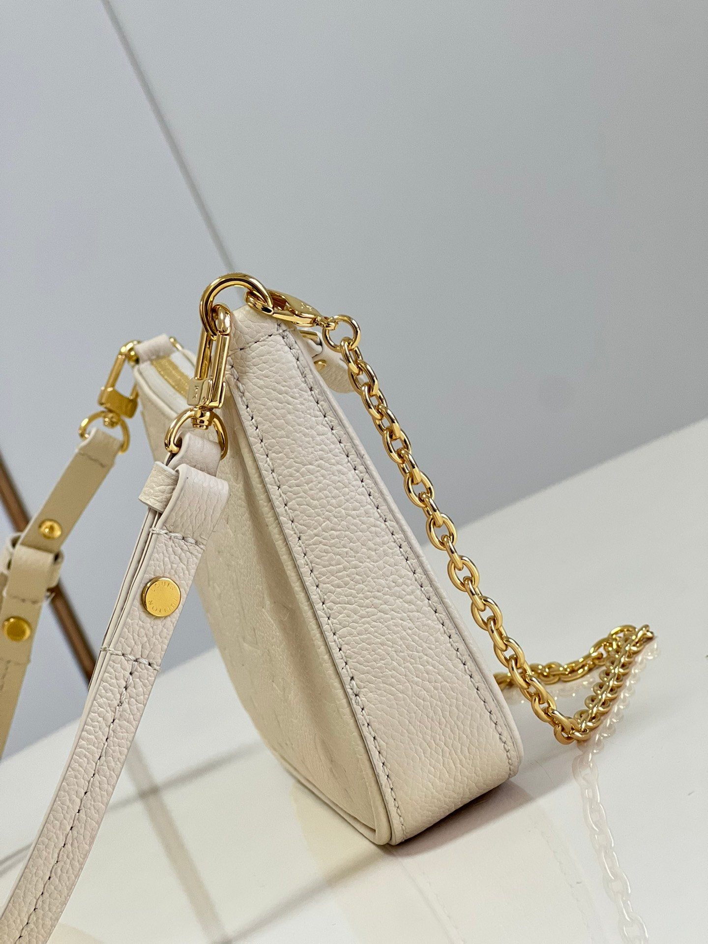 Louis Vuitton Easy Pouch On Strap 19Cm White
