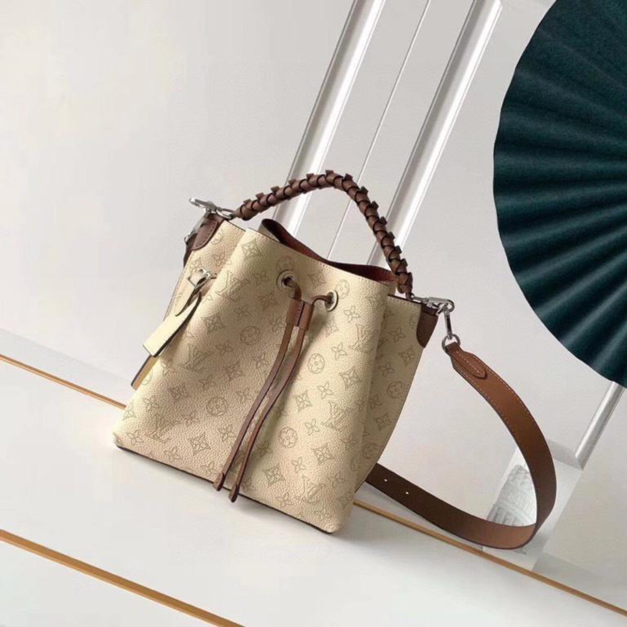 Louis Vuitton Muria 25Cm Cream