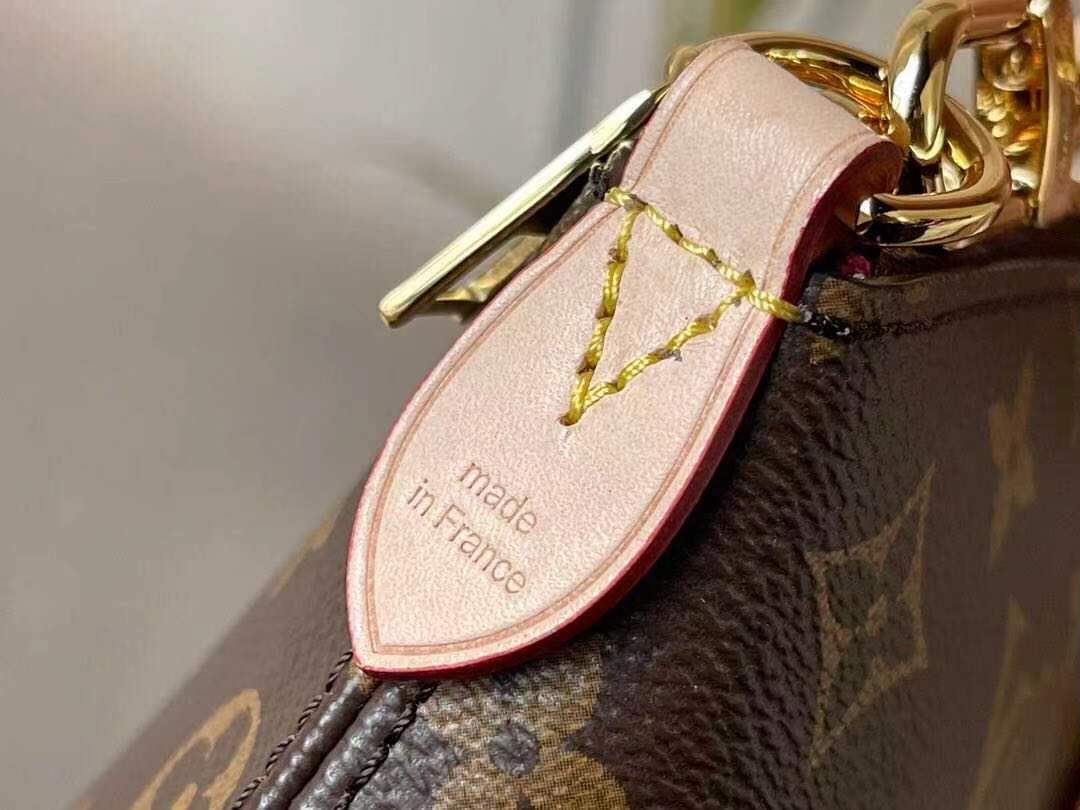 Louis Vuitton Bo Tie Mm 31Cm