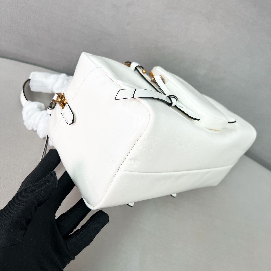Prada-2025 Oil-Wax Leather Dangel Bag 1BB138-White