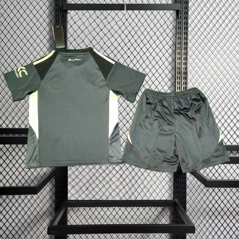 2025-26 Manchester United goalkeeper Kids football jersey