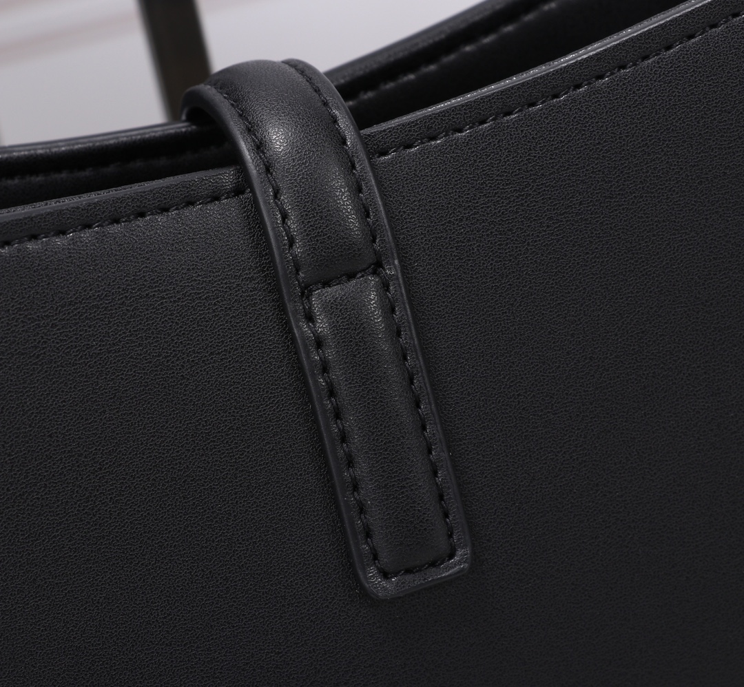 Saint Laurent Le 5 A 7 Hobo Bag In Smooth Leather Black Gold 23Cm