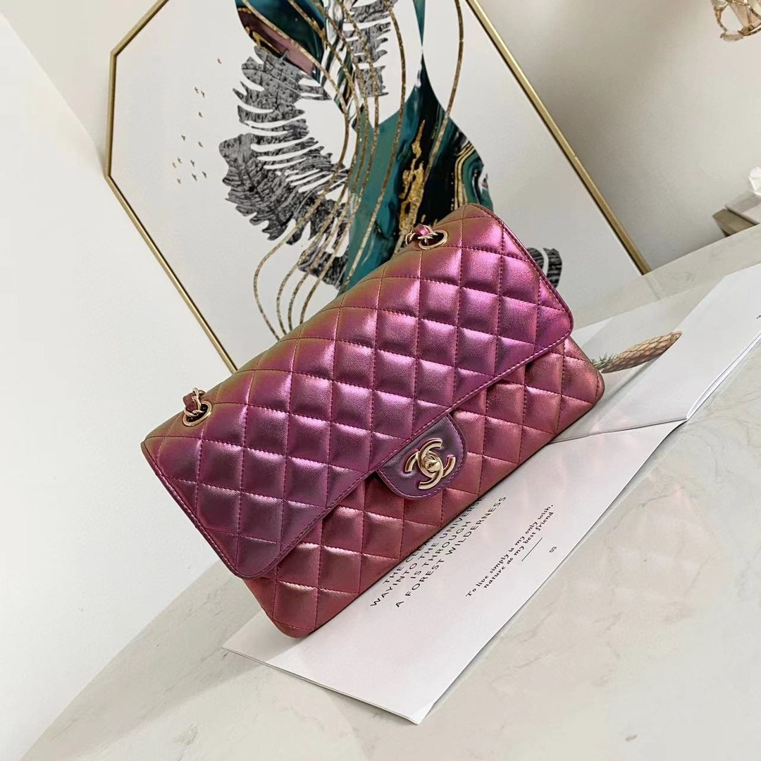 chanle Pearlescent CF chain flap bag