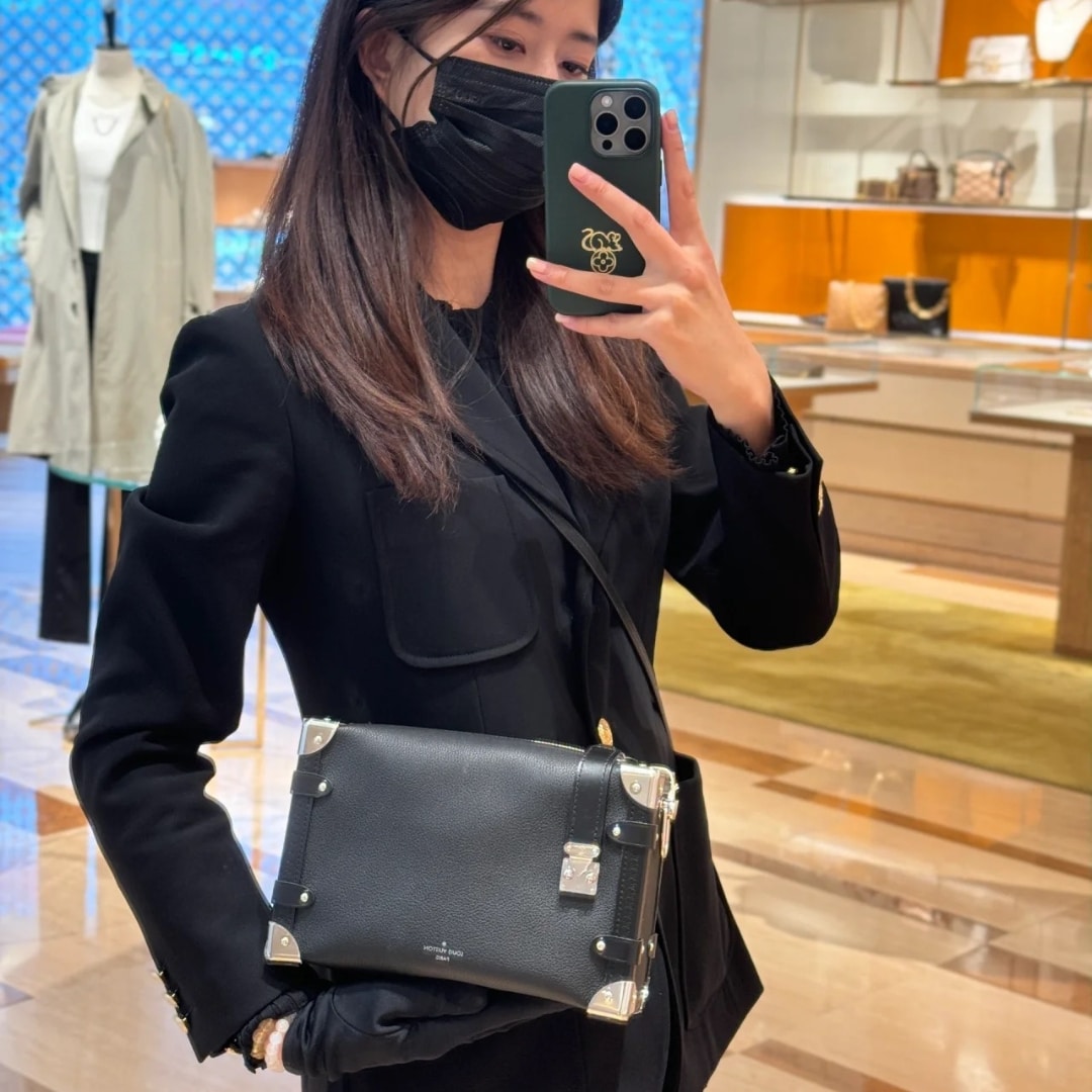 Louis Vuitton Side Trunk MM Grained Calf Leather Black 23Cm M25160