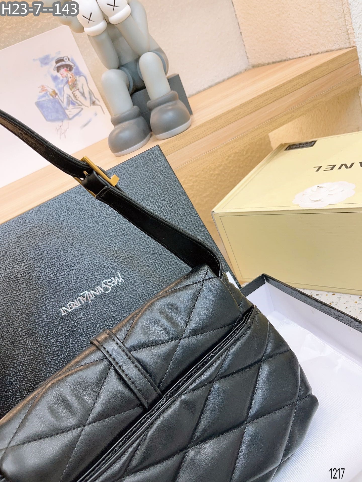 Saint Laurent Le 57 Quilted Leather Shoulder Bag Black 23Cm
