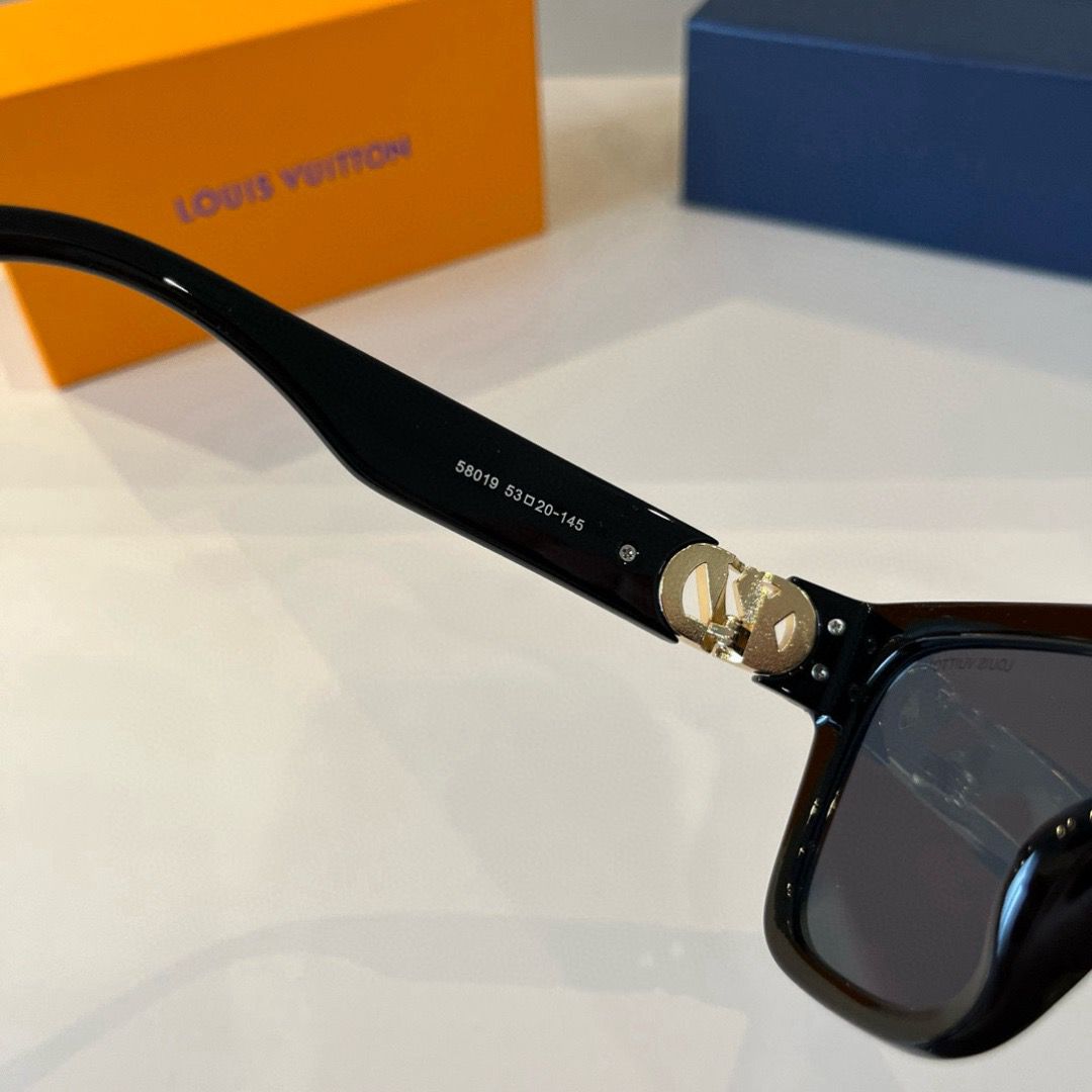 Louis Vuitton LV GO-14 Round Sunglasses