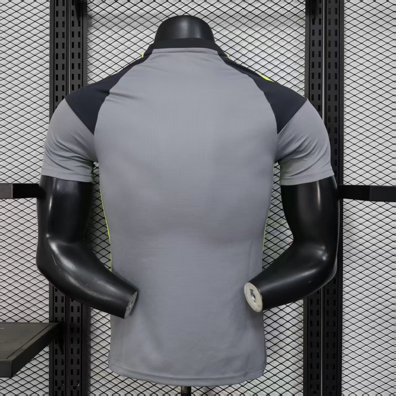 Player 2025-26 Manchester United goalkeeper Football jersey