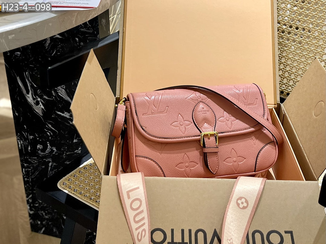 Louis Vuitton Diane Monogram In Pink 24Cm M46386