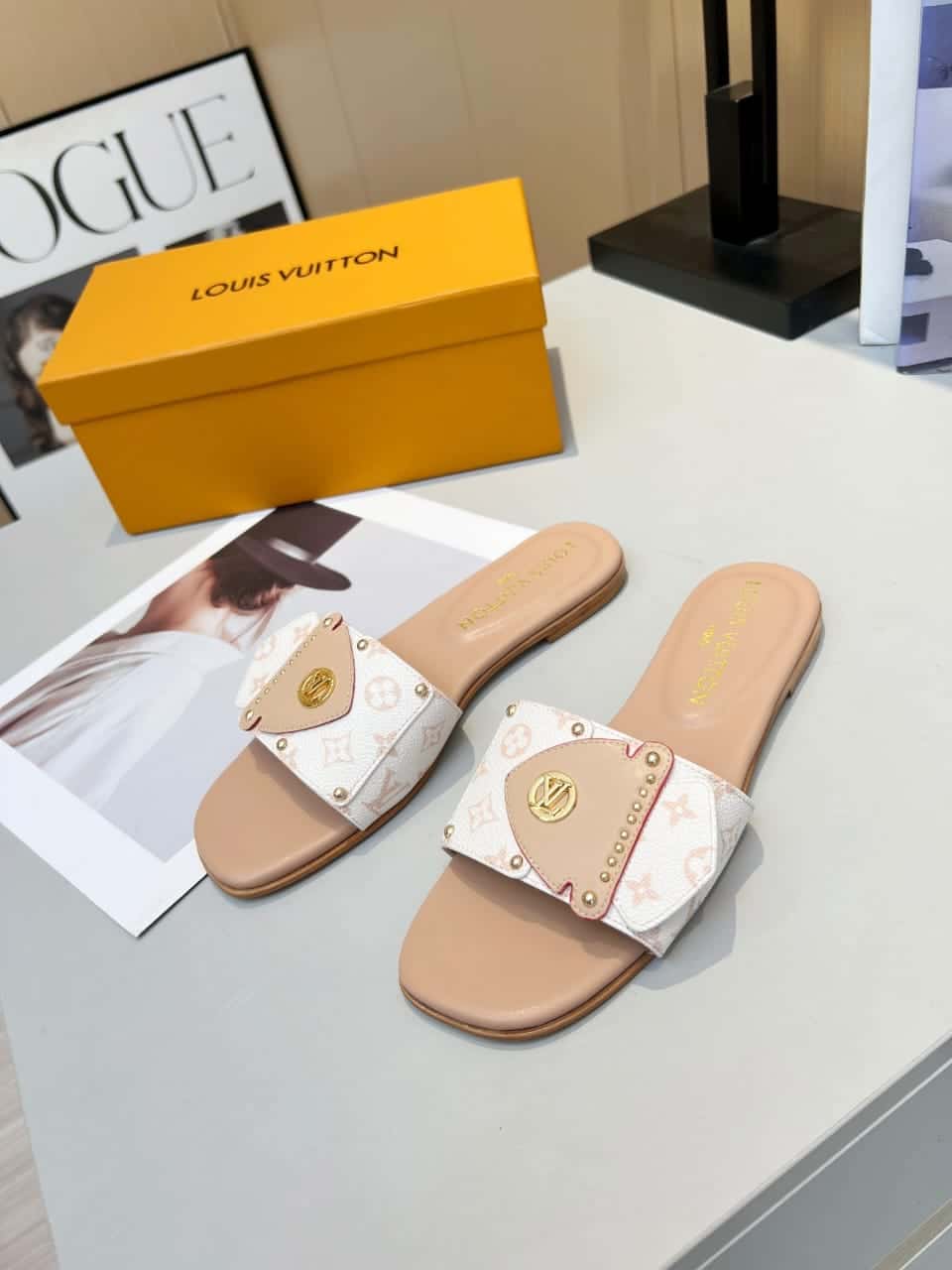 Louis Vuitton Lv Frame Flat Mule 1Acxii