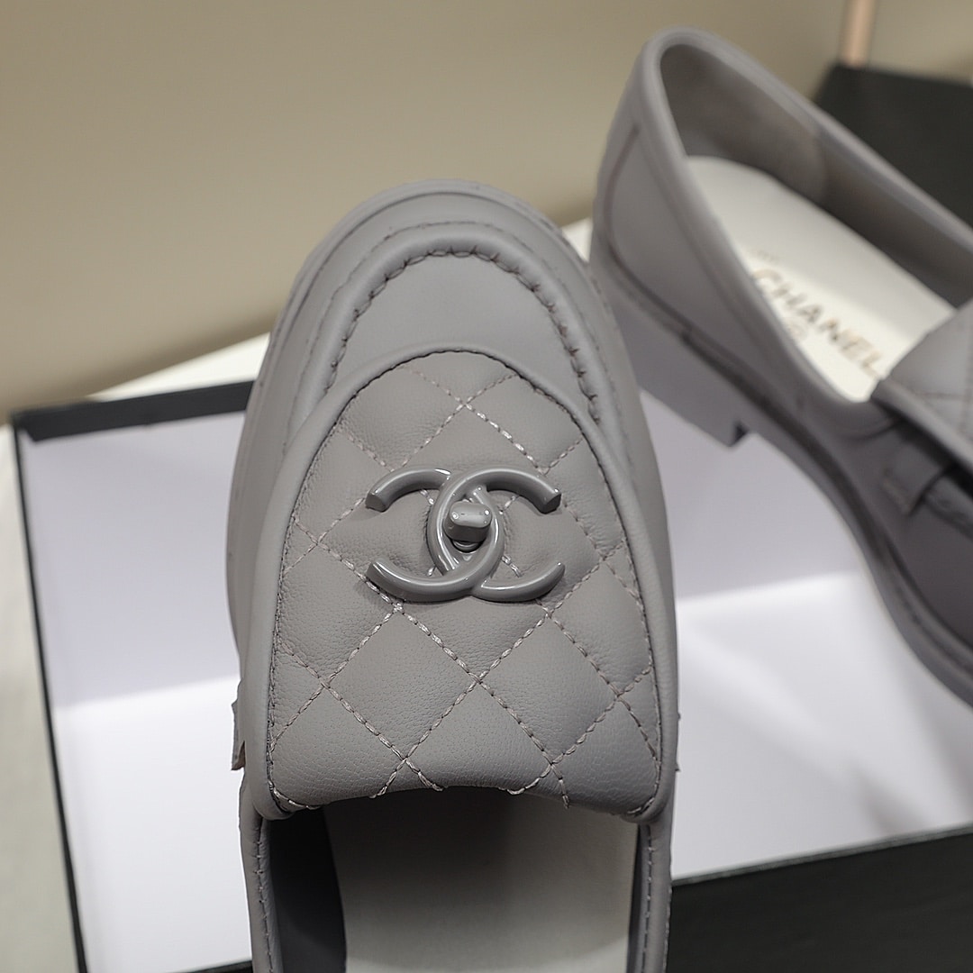 Chanel Cc Nib Turnlock Moccasins Flat Loafers Grey