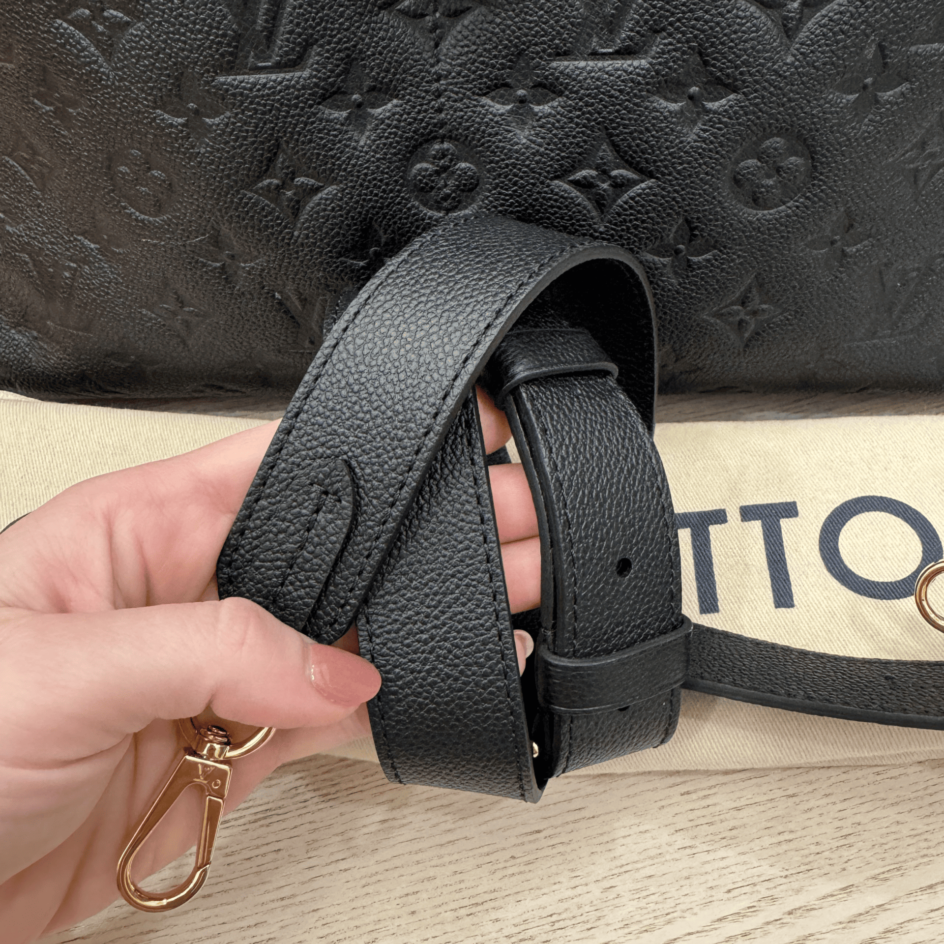 Louis Vuitton Empreinte Maida Hobo Black 32Cm M45522