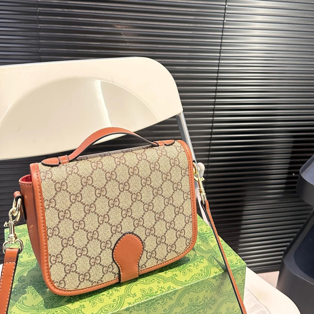 Gucci Gg Emblem Mini Shoulder Bag Beige And Dark Brown 20Cm ‎815211 Fad6L 9758